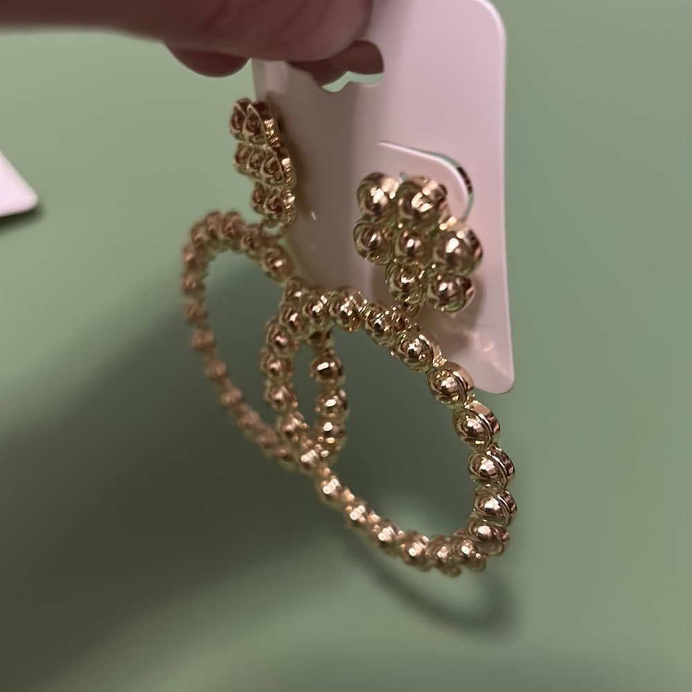 ✨3/$15✨Gold, Rounded Dangle Earrings - Picture 3 of 4